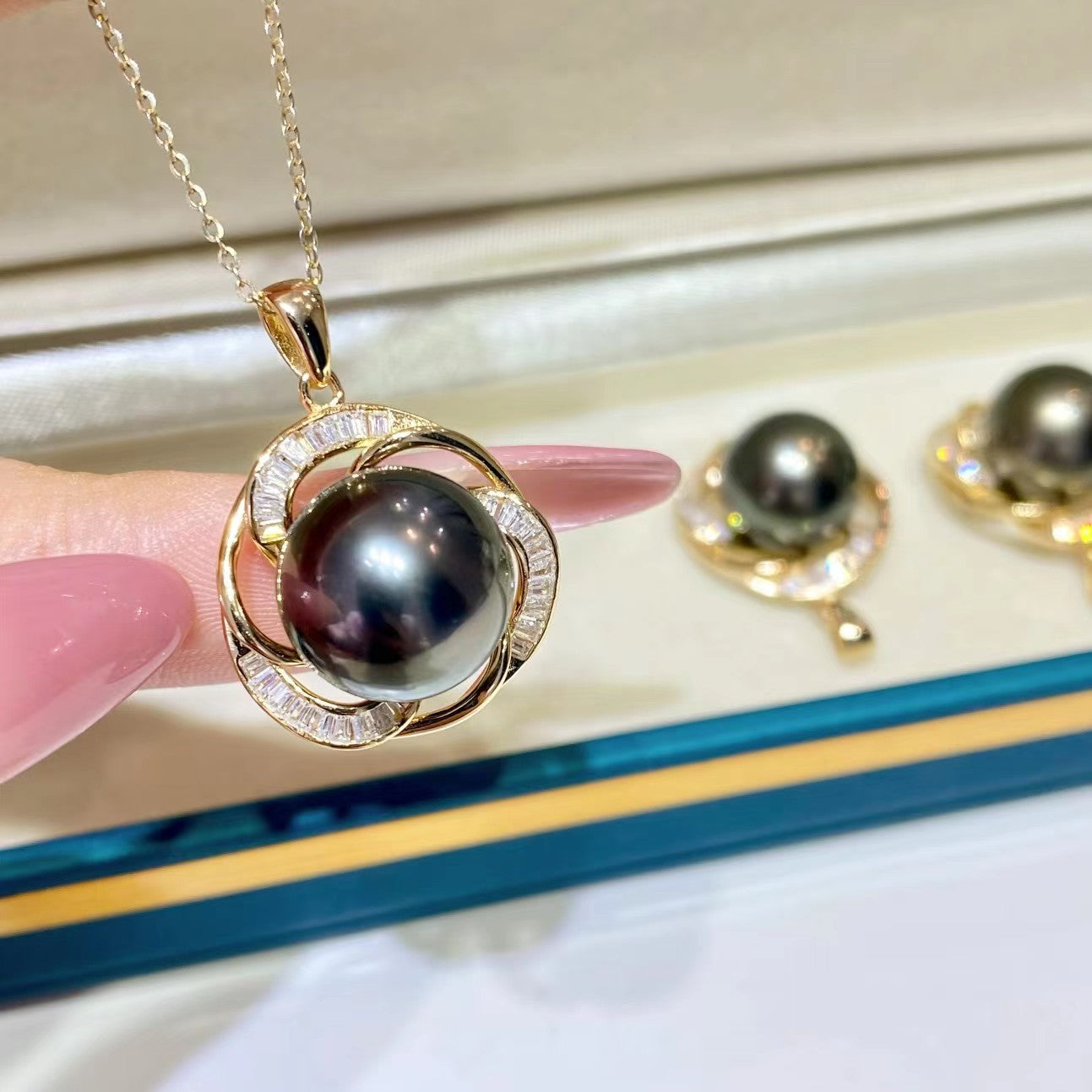 12-13mm Tahitian pearl pendent, S925 setting, 18k gold plated