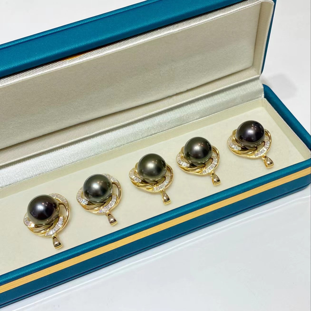 12-13mm Tahitian pearl pendent, S925 setting, 18k gold plated