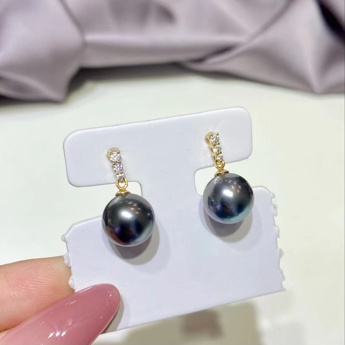 9-10mm Balance Bean Tahitian Pearl earring, 18k Gold Setting