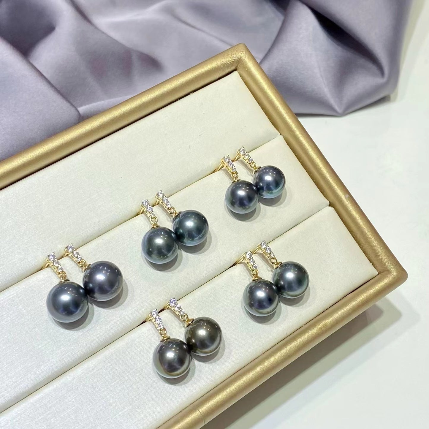 9-10mm Balance Bean Tahitian Pearl earring, 18k Gold Setting